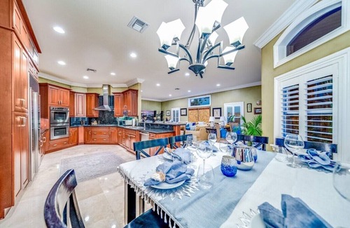 Victoria Park Casa | 50% off 5BR Luxury Mins to Las Olas, Shops & Beach
