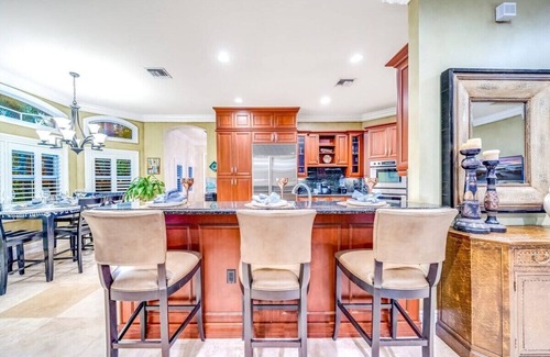 Victoria Park Casa | 50% off 5BR Luxury Mins to Las Olas, Shops & Beach