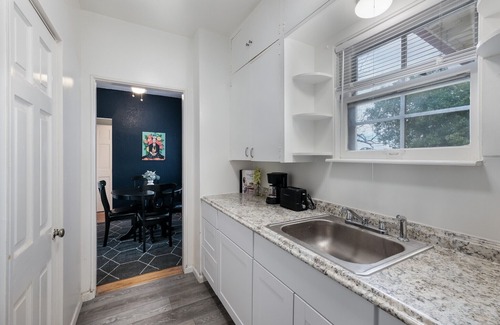 Monticello Park Apartamento | 50% off- Free Parking-Equipped kitchen-Central San Antonio- Monthly Rental