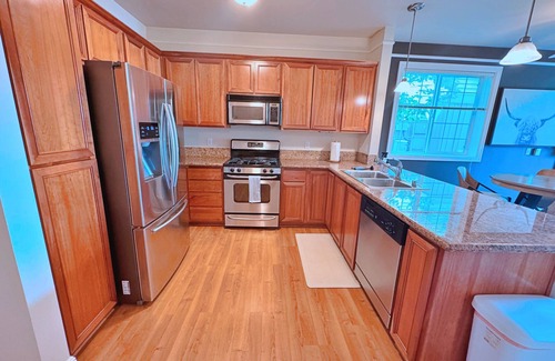 Renton Condominio | 50% Off This Weekend ONLY! Luxury Renton Condo in Great Location