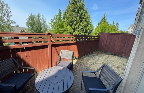 Renton Condominio | 50% Off This Weekend ONLY! Luxury Renton Condo in Great Location