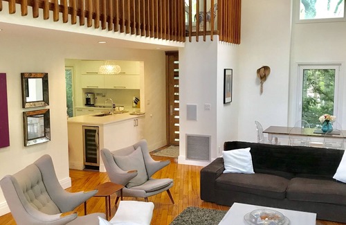 East Hampton Casa | Fringe Village: elegante casa vidriosa y moderna con canchas de tenis