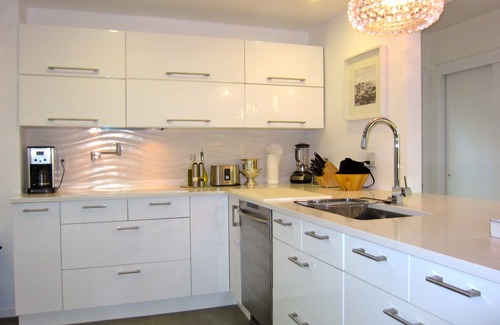 East Hampton Casa | Fringe Village: elegante casa vidriosa y moderna con canchas de tenis