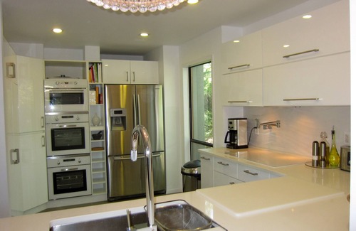 East Hampton Casa | Fringe Village: elegante casa vidriosa y moderna con canchas de tenis