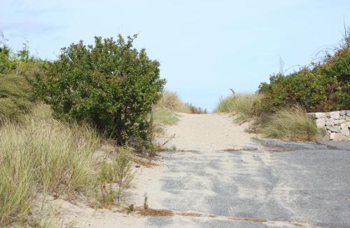 Sagamore Beach Casa | 50 Phillips Road Bourne - Cape Cod