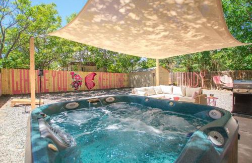 Westside Casa | 50 Shades of Pink-Hot Tub!