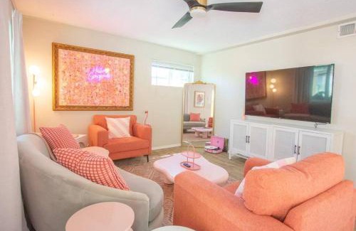 Westside Casa | 50 Shades of Pink-Hot Tub!