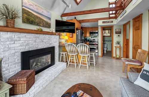 East Sandwich Cabaña | 50 yards from East Sandwich Beach!