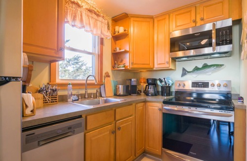 East Sandwich Cabaña | 50 yards from East Sandwich Beach!