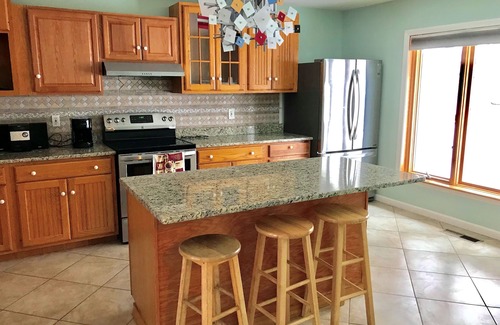 East Stroudsburg Casa | 5000 pies cuadrados Piscina con vista a la montaña Bañera de hidromasaje Sauna Juegos para hogueras Múltiples cubiertas GRANDES