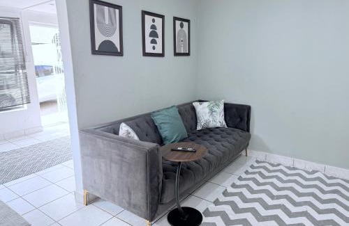 Parkwood Apartamento | 500m from Rosebank Mall - Cottage on Bath