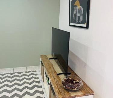 Parkwood Apartamento | 500m from Rosebank Mall - Cottage on Bath