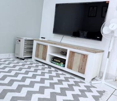 Parkwood Apartamento | 500m from Rosebank Mall - Cottage on Bath