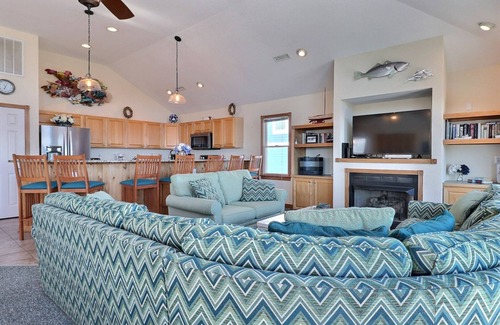 Kill Devil Hills Casa | 5090 Hook Line Sinker * Oceanfront * pool hot tub