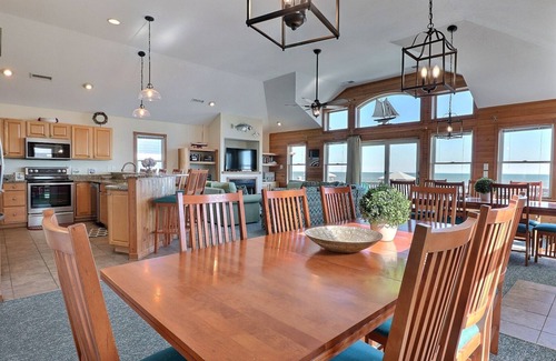 Kill Devil Hills Casa | 5090 Hook Line Sinker * Oceanfront * pool hot tub