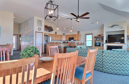 Kill Devil Hills Casa | 5090 Hook Line Sinker * Oceanfront * pool hot tub