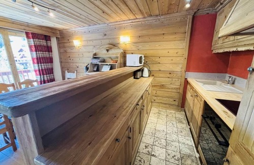 Meribel Centre Apartamento | 50m del centro estación, 4.o piso, balcón, tv, local para esquís, 70m², Méribel