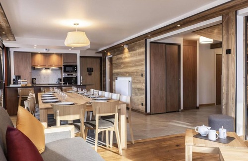 Lanslevillard Apartamento | 150m del centro estación, fitness, piscina, sauna, hammam, balcón, chimenea o estufa a leña, tv