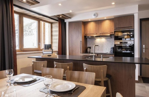 Lanslevillard Apartamento | 150m del centro estación, fitness, piscina, sauna, hammam, balcón, chimenea o estufa a leña, tv