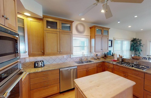 Isle of Palms Casa | 510 Ocean Blvd-Oceanfront, Pet friendly,Private Pool, Elevator,Screened Porch
