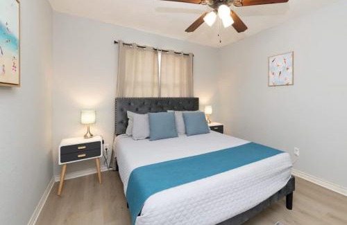 South Arlington Casa | 510 Six Flags Water Park & Zoo