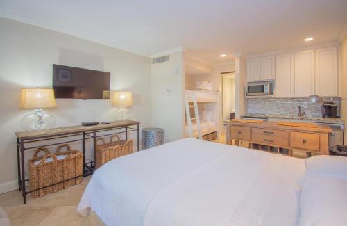 Saint Helena Island Casa | 511 Sunsuite - Charming Studio, Sleeps 4! Resort Access Included!