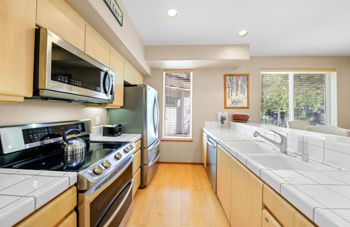 Olympic Valley Condominio | 512 | 2BD Polished Comfort Hot Tubs + Parking