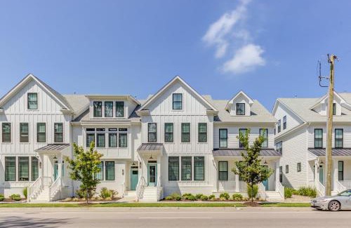Northeast Virginia Beach Casa | 517 The Southend Pier House