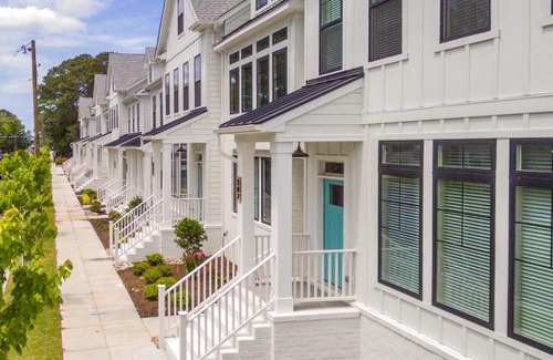 Northeast Virginia Beach Casa | 519 The Great Neck House