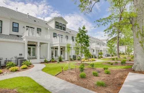 Northeast Virginia Beach Casa | 519 The Great Neck House