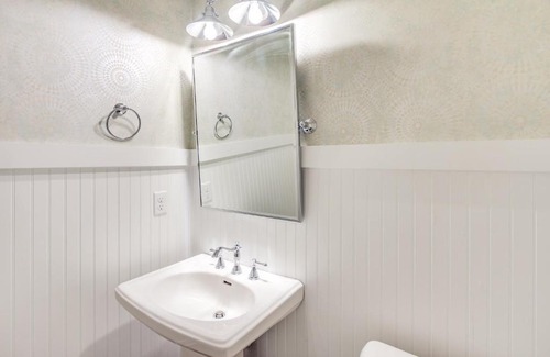 Northeast Virginia Beach Casa | 519 The Great Neck House