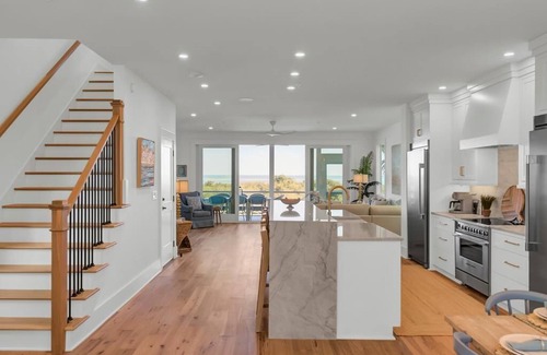 Charleston County Casa | 52 Ocean Point-New Oceanfront Home-New Listing-5 Bedrooms-Five Baths-Absolutely Stunning Views in...