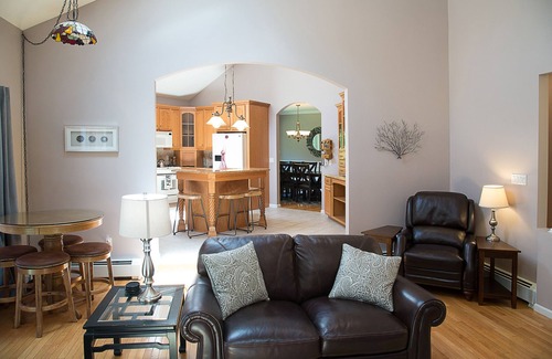 Long Pond Casa | Retiro privado de 5200 pies cuadrados de lujo en Pocono con HOT TUB, SAUNA y G