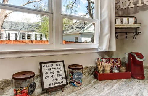 Dixon Park Apartamento | Diseño Instaworthy, Backyard Firepit, BBQ & amp; Juegos
