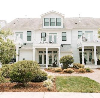 Northeast Virginia Beach Casa | 527 The Cape Henry House
