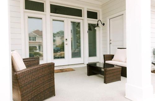 Northeast Virginia Beach Casa | 527 The Cape Henry House