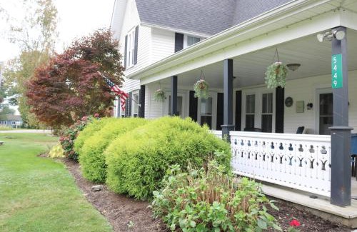 Dewittville Casa | 5449 Emerald home