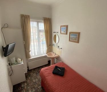 Cleethorpes Casa | 55 Clee Road, Cleethorpes Spacious Guest House by Sea