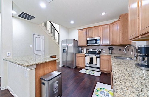 McKinney Casa | 55% off special Monthly price/New remodel/6 rooms/4 bathrooms/Business welcome