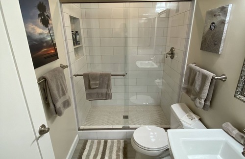 Encinitas Condominio | 55+ This little gem of a place is a perfect escape for 31 days or more.