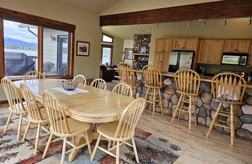 Georgetown Casa | Lakeside Retreat – Hot tub, dock, & more!