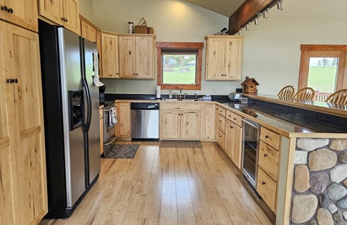 Georgetown Casa | Lakeside Retreat – Hot tub, dock, & more!