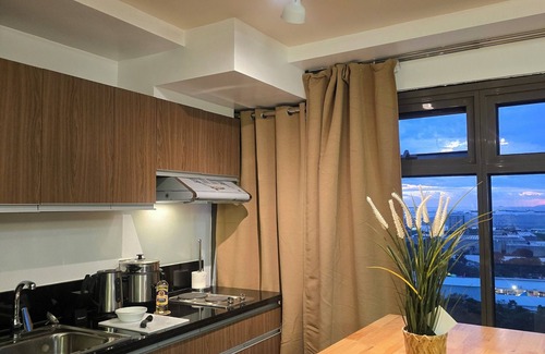 Pasay Condominio | 59sq/m Spacious and Safe condo+free parking+Manila Bay Sunset view/WiFi&NetFlx