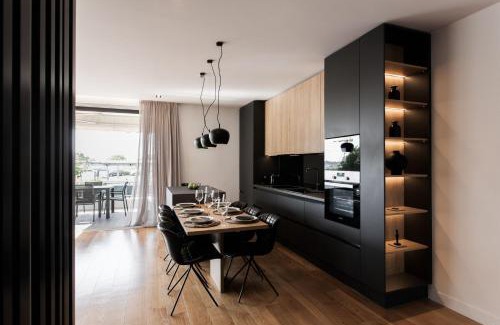 Glyfada Apartamento | 5BD 2 Level Beachfront Luxury Apt by the Olon