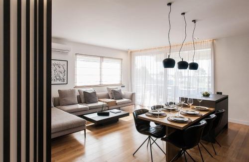 Glyfada Apartamento | 5BD 2 Level Beachfront Luxury Apt by the Olon