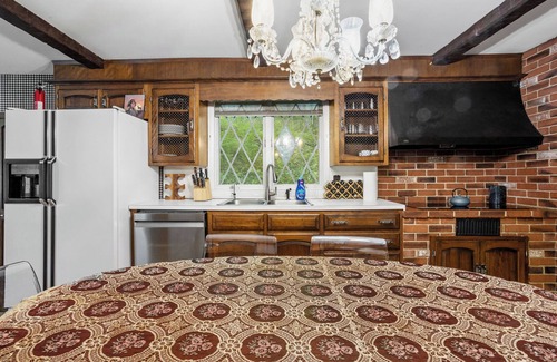 Norwich Casa | 5BD/2BA Cabin-Style Home in the Heart of Norwich, Close to Casinos