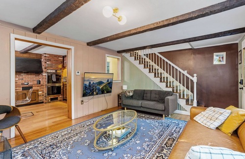 Norwich Casa | 5BD/2BA Cabin-Style Home in the Heart of Norwich, Close to Casinos
