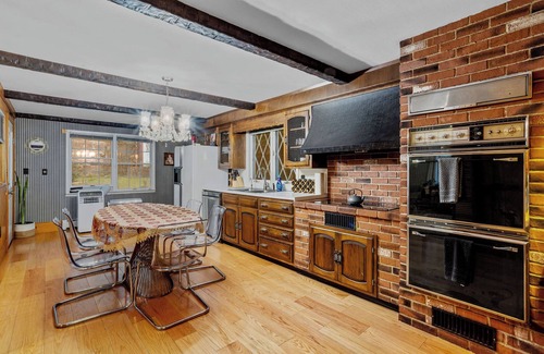 Norwich Casa | 5BD/2BA Cabin-Style Home in the Heart of Norwich, Close to Casinos