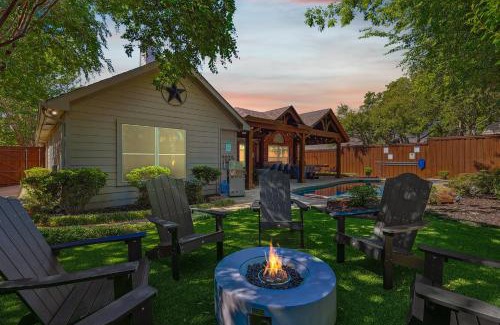 Corinth Casa | 5BD 2BA w Backyard Oasis Pool Jacuzzi Firepit