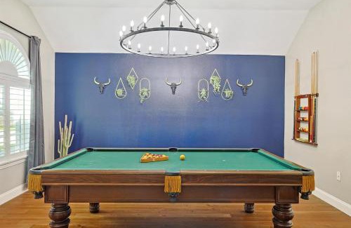 Corinth Casa | 5BD 2BA w Backyard Oasis Pool Jacuzzi Firepit